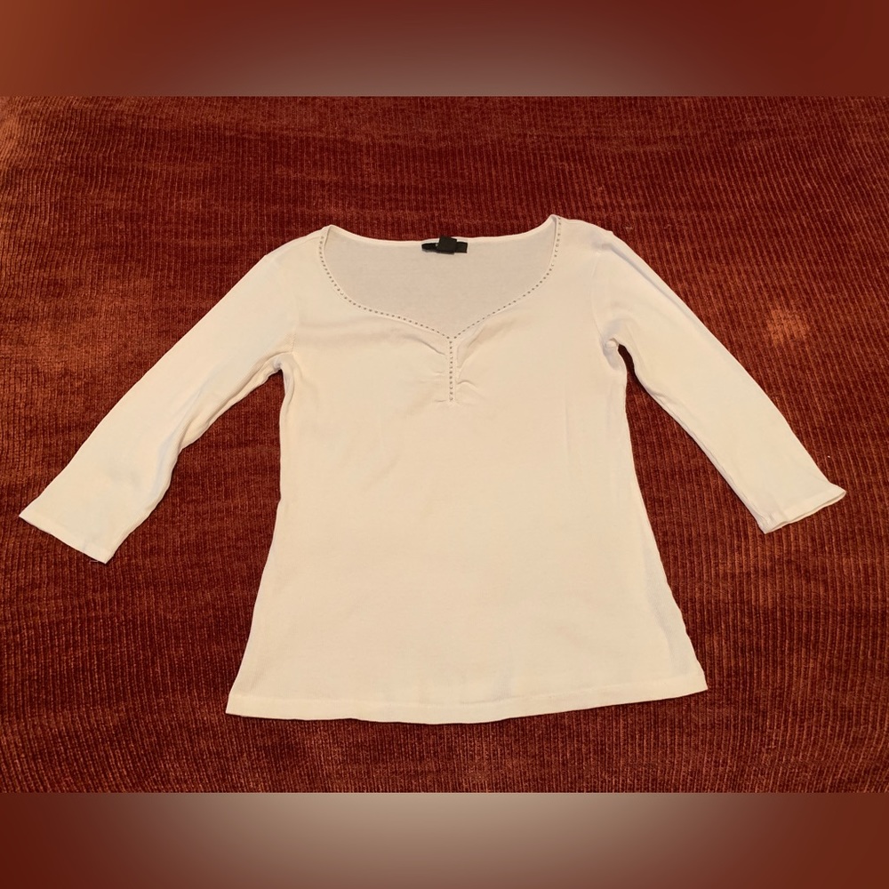 White Heart Neckline 3/4 Sleeve Shirt